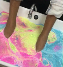 Load image into Gallery viewer, PINK LUSH foot soak
